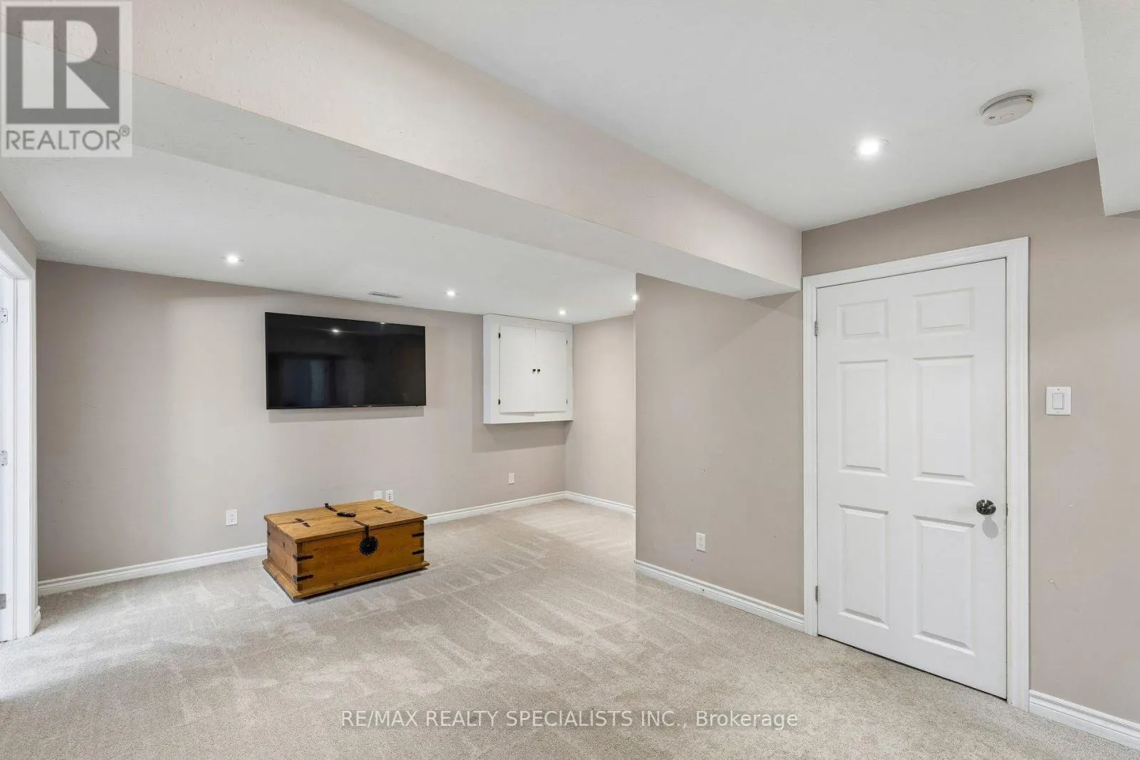 375 FAIRWAY ROAD