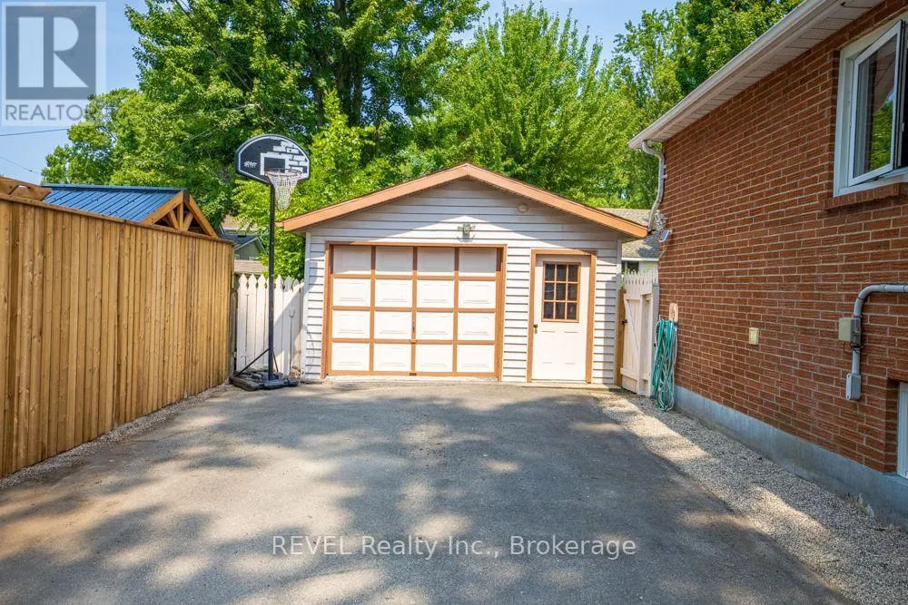 353 OAKWOOD AVENUE