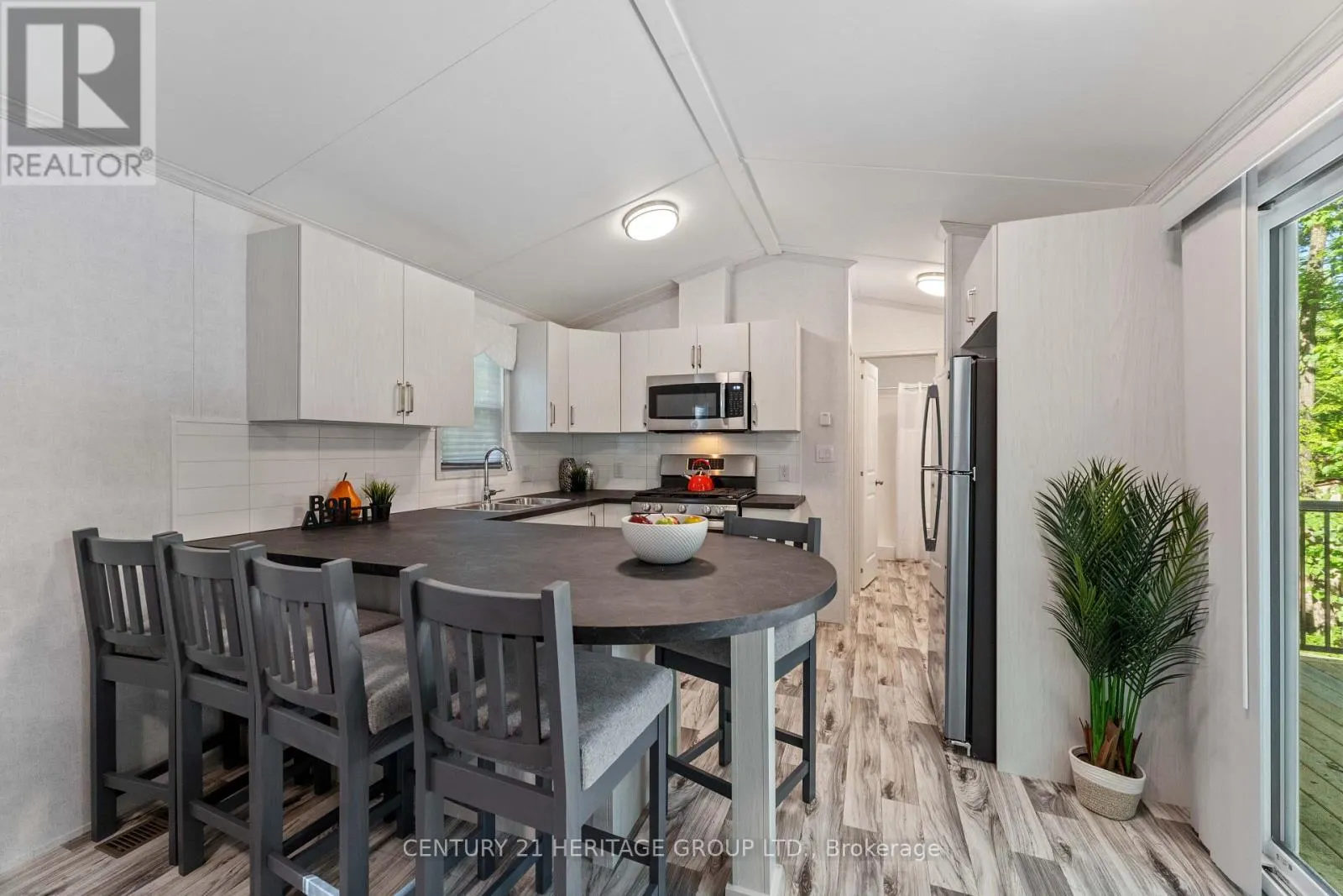 #4 - 202 HIDDEN GLEN ROAD