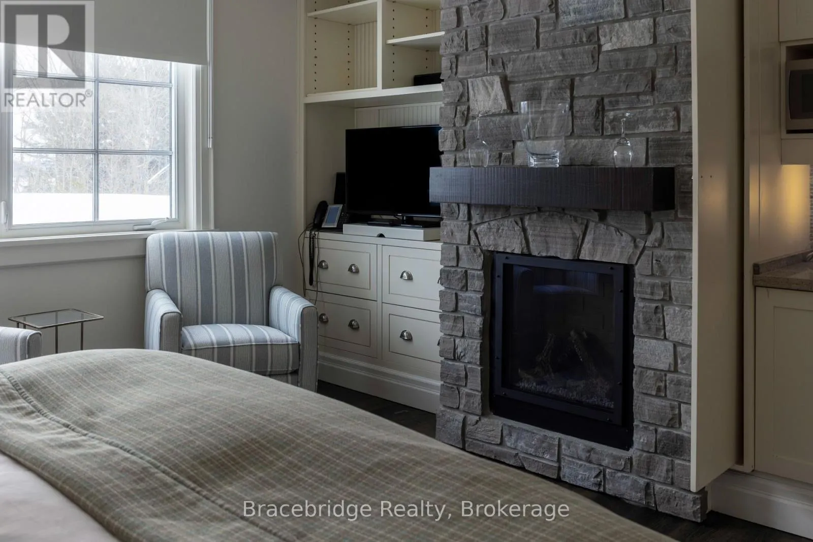 L207- B2 - 1869 MUSKOKA RD 118 HIGHWAY W #L207- B2
