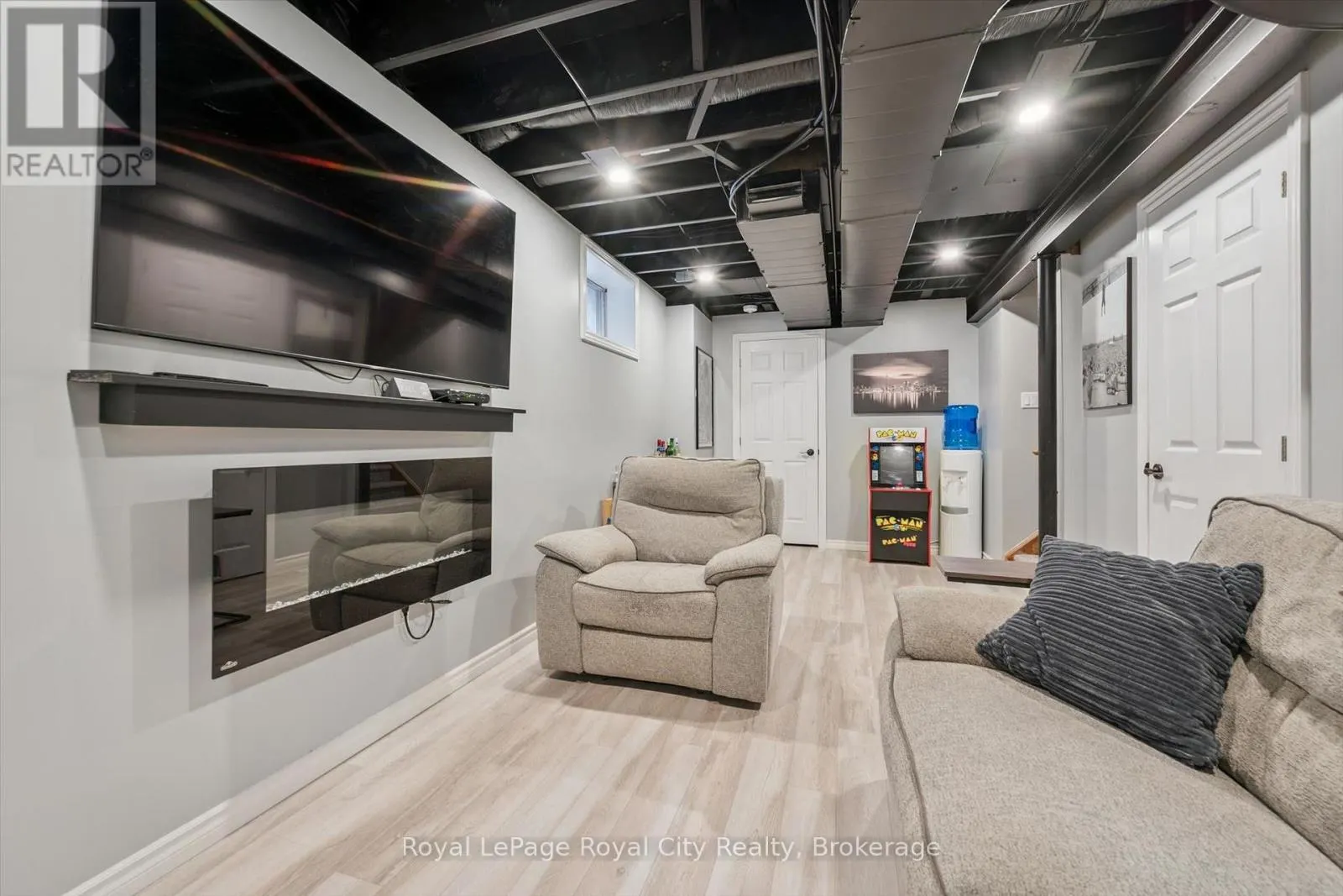 113 COURTNEY STREET