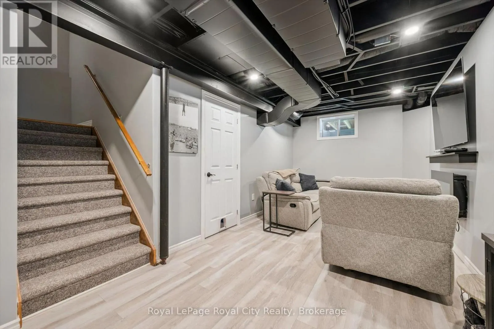 113 COURTNEY STREET