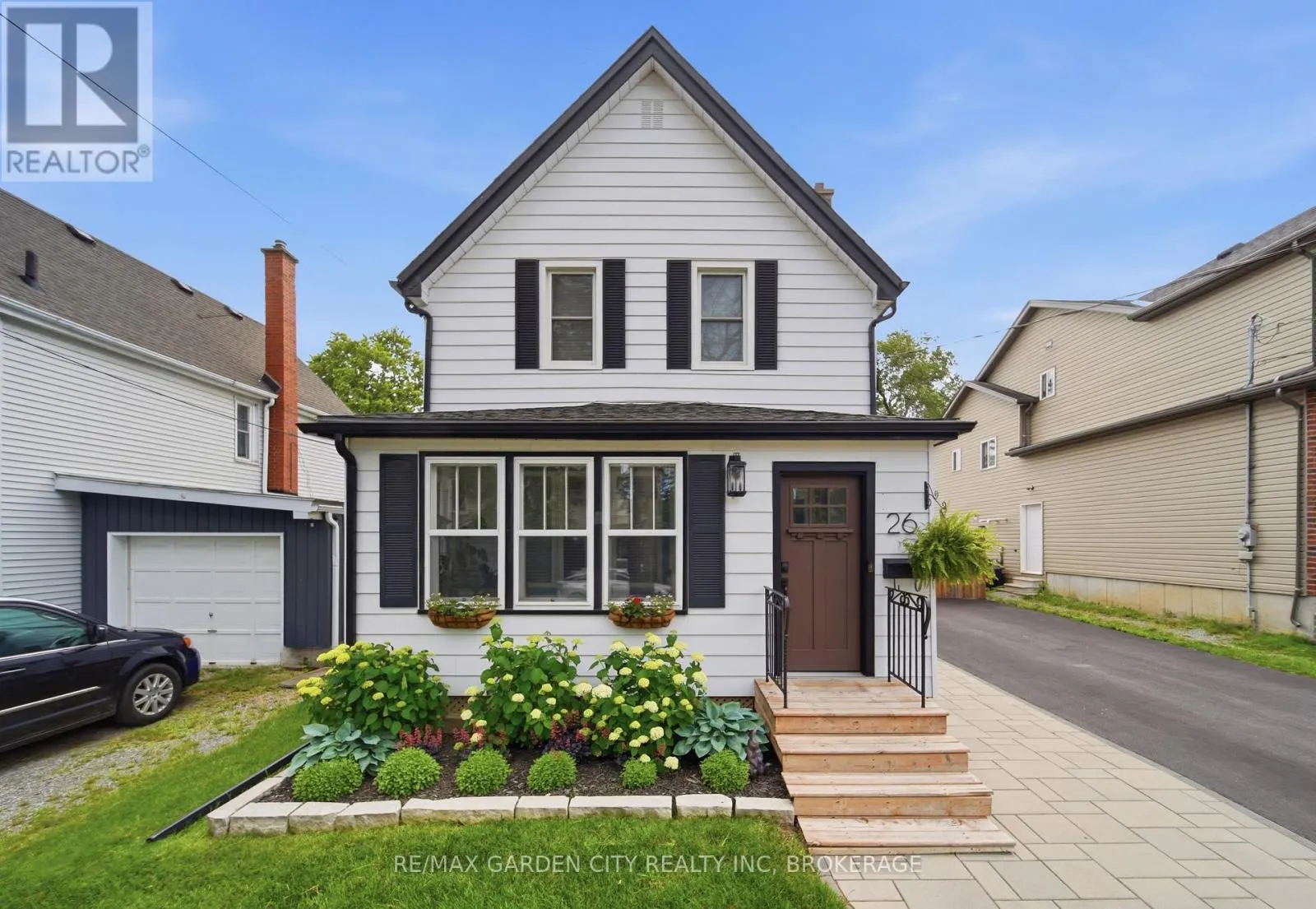 26 CARLETON STREET N