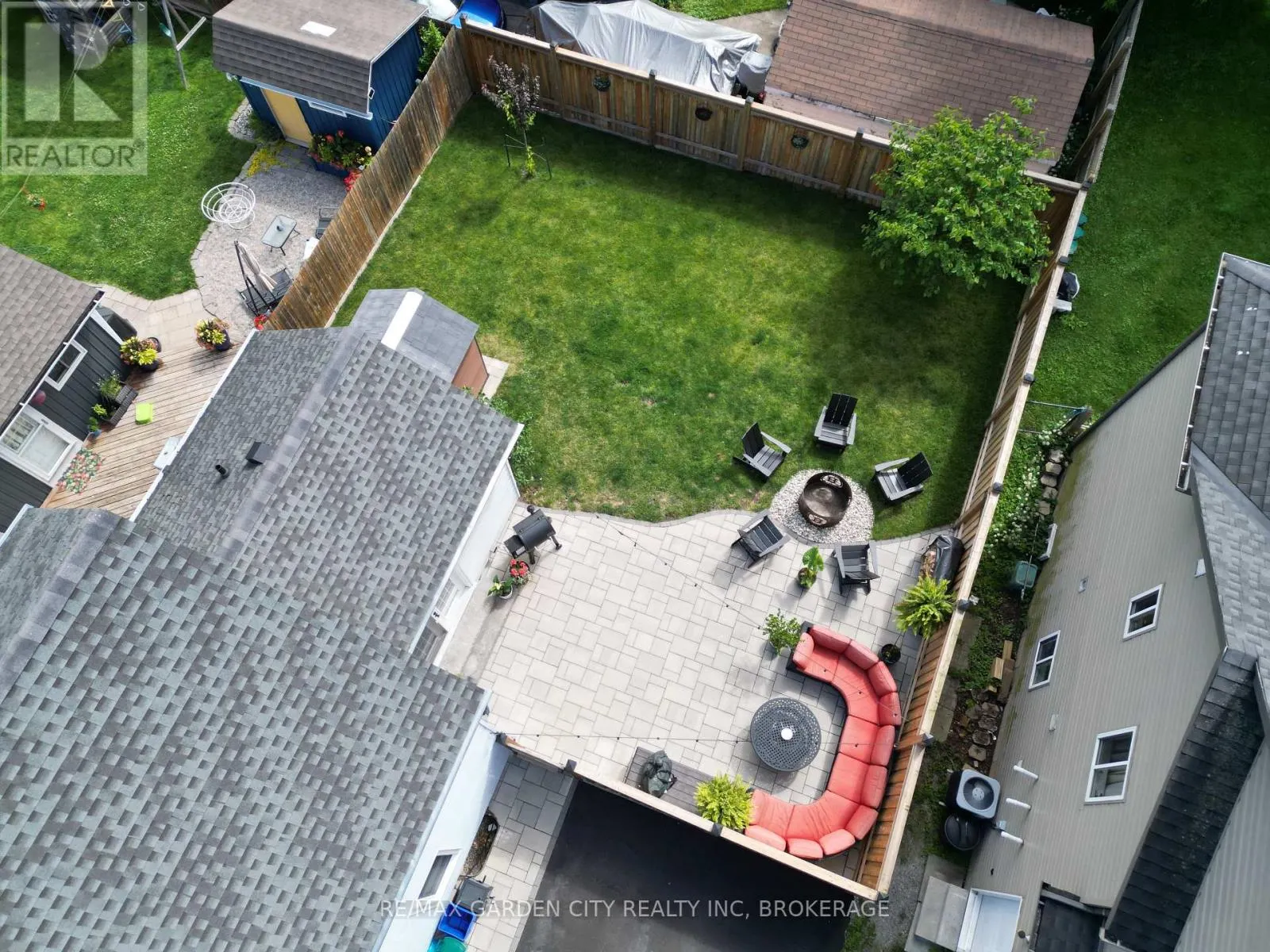 26 CARLETON STREET N