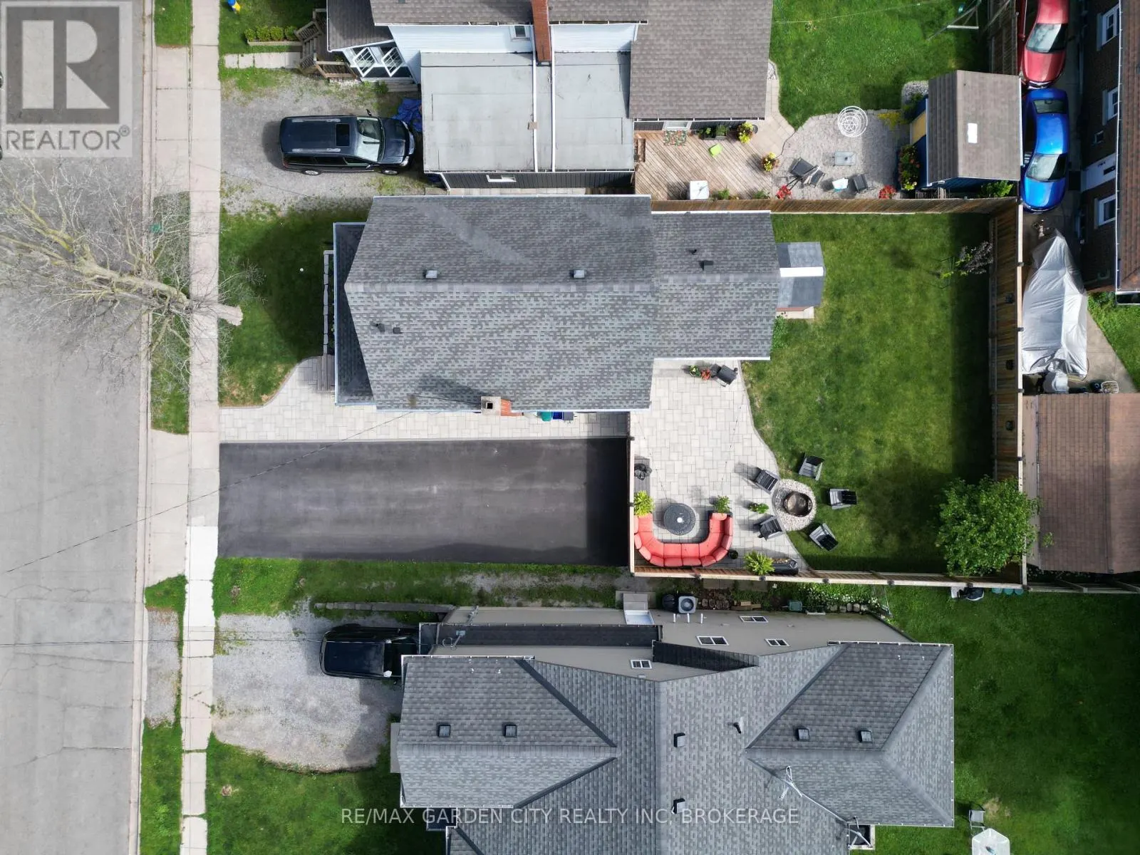 26 CARLETON STREET N