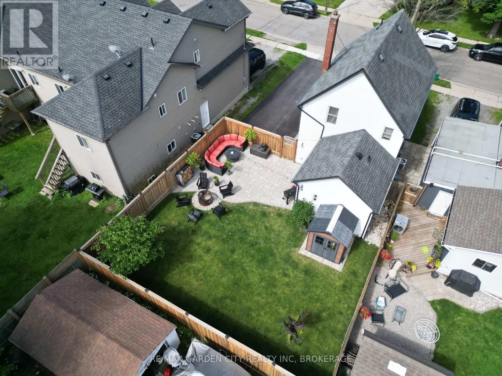 26 CARLETON STREET N