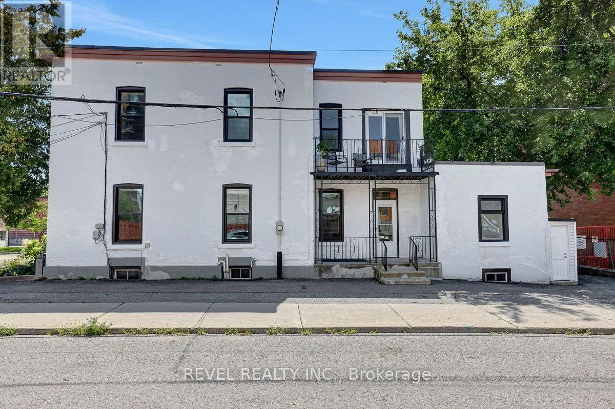 52 LEBRETON STREET N