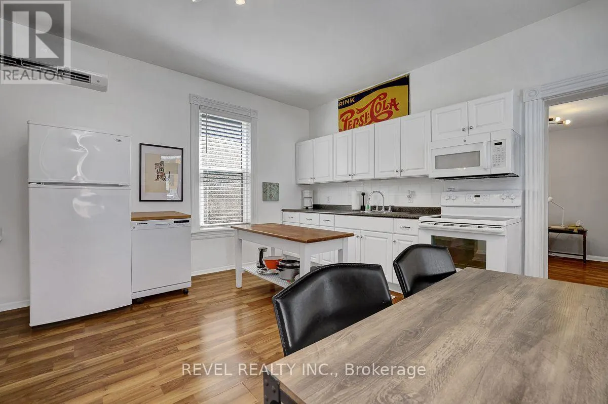52 LEBRETON STREET N