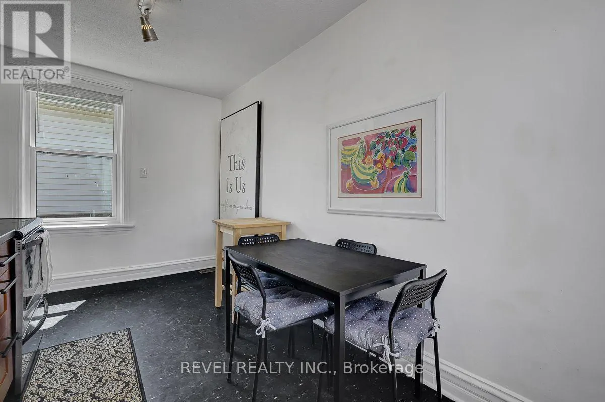 52 LEBRETON STREET N