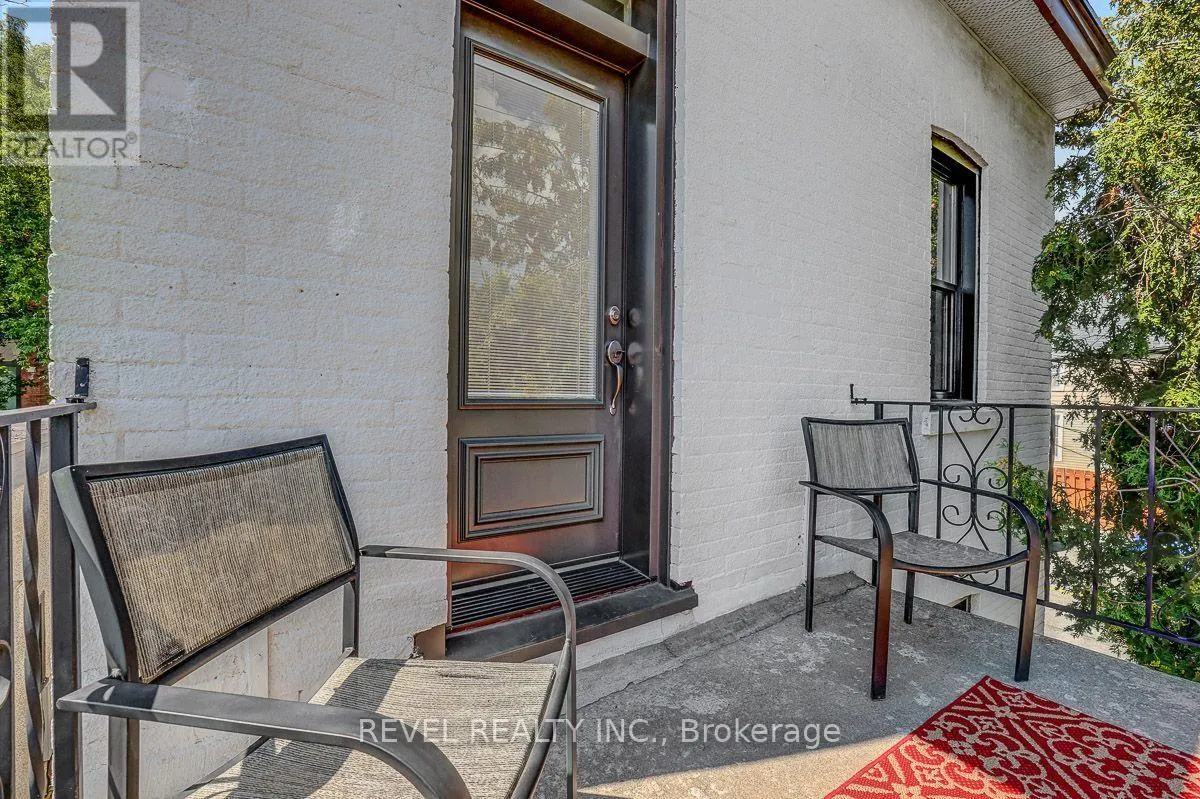 52 LEBRETON STREET N