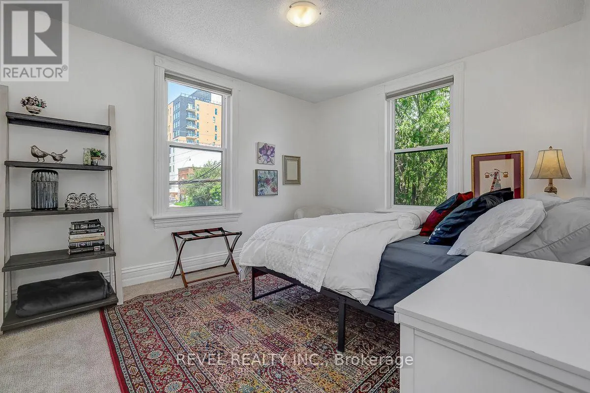 52 LEBRETON STREET N