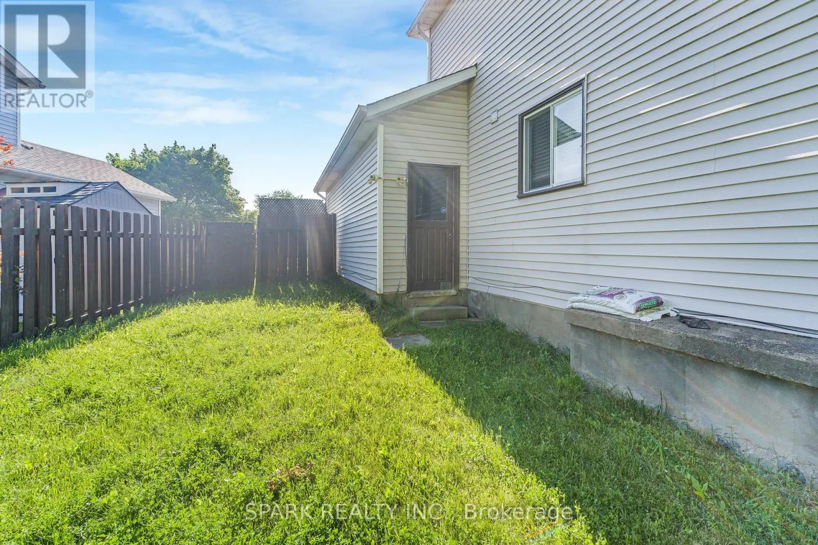 23 RANNIE COURT