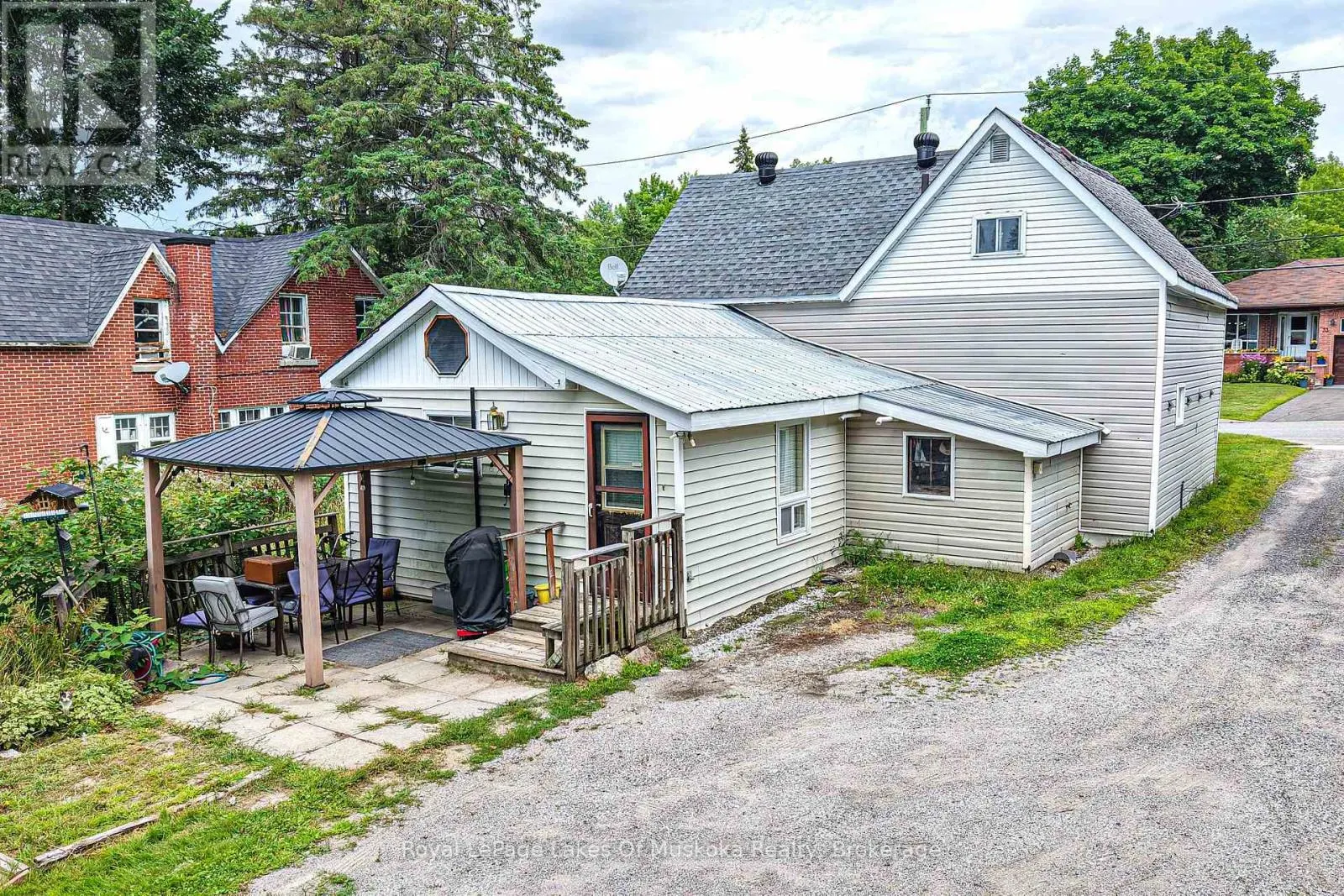34 YOUNG STREET