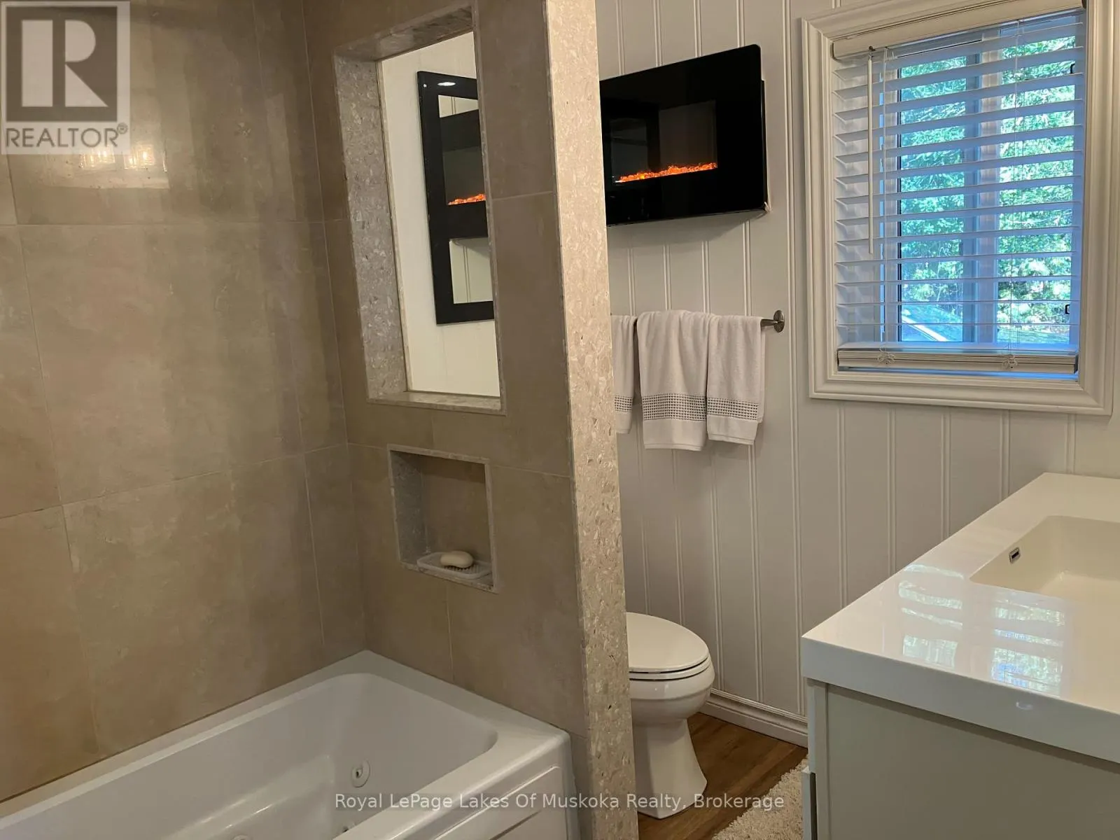 1 - 1052 COVE ROAD #1