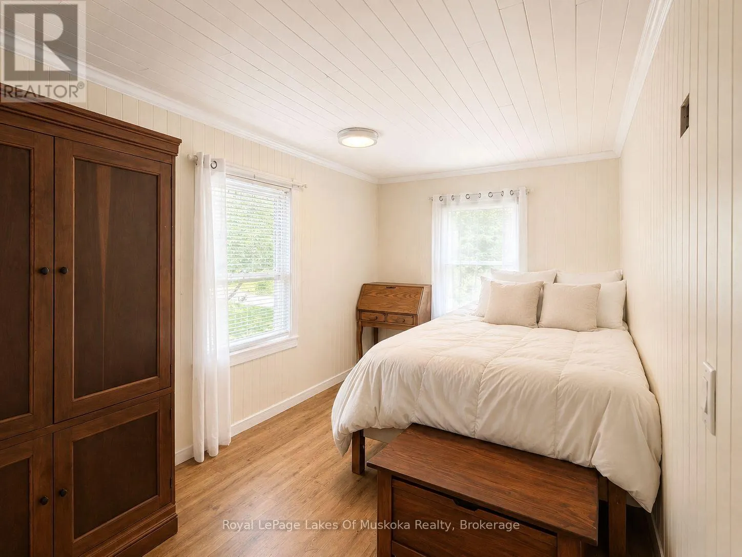 1 - 1052 COVE ROAD #1