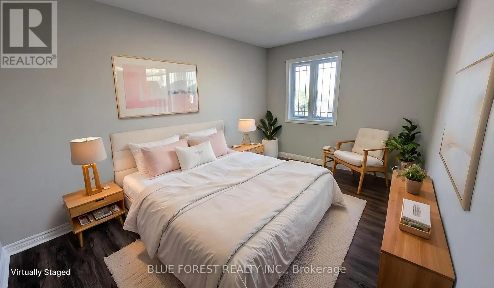 904 FRONTENAC CRESCENT