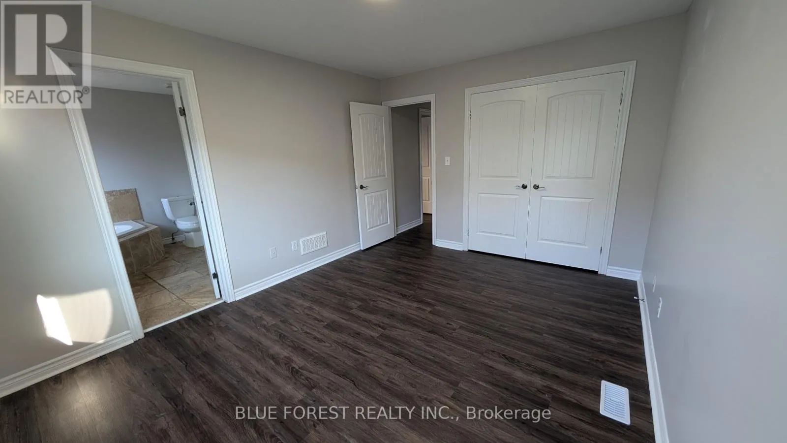 904 FRONTENAC CRESCENT