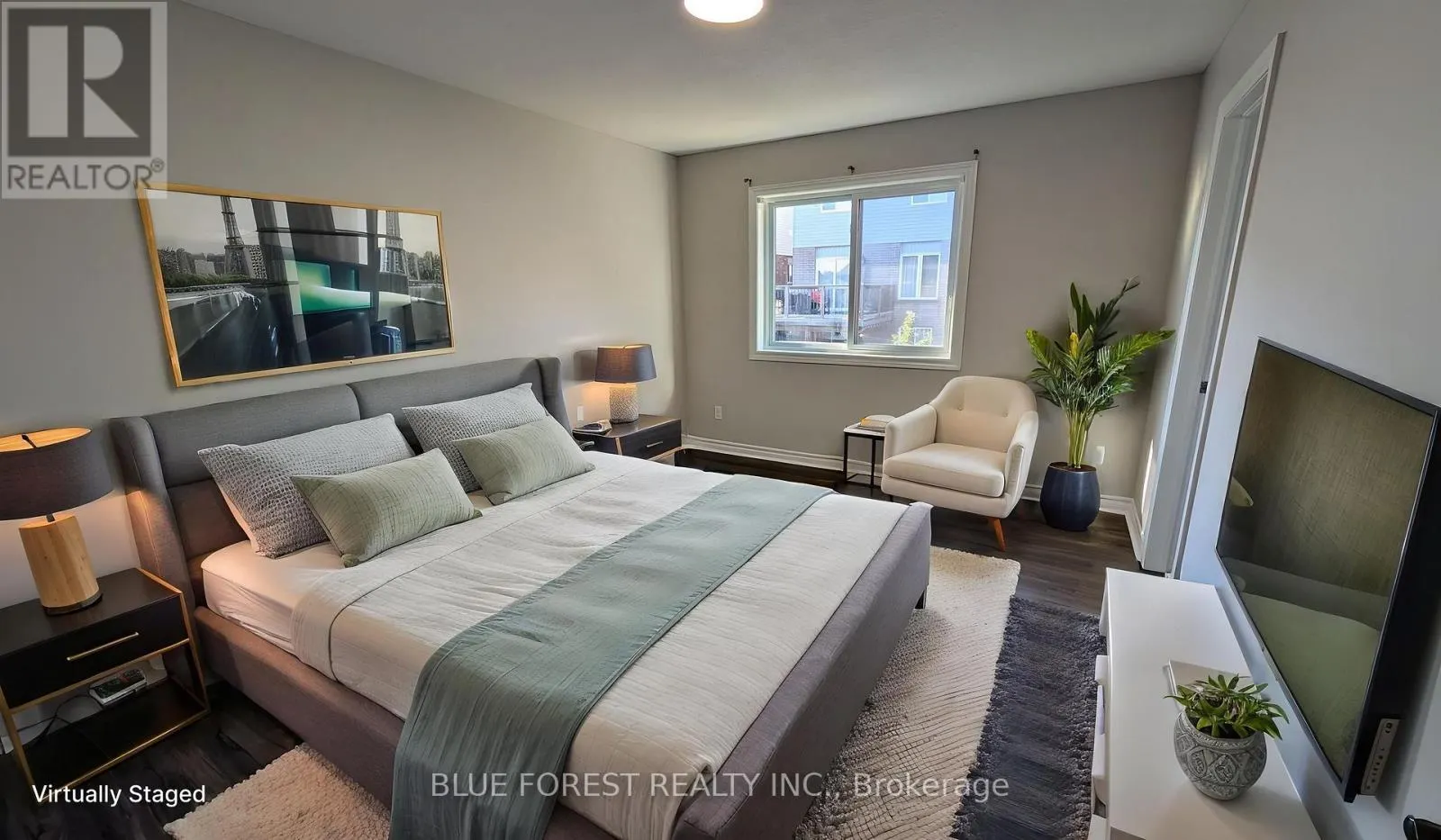 904 FRONTENAC CRESCENT