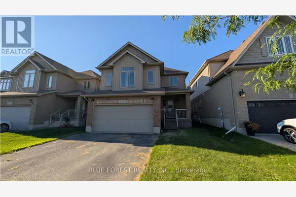 904 FRONTENAC CRESCENT