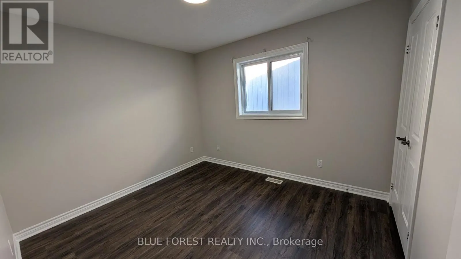 904 FRONTENAC CRESCENT