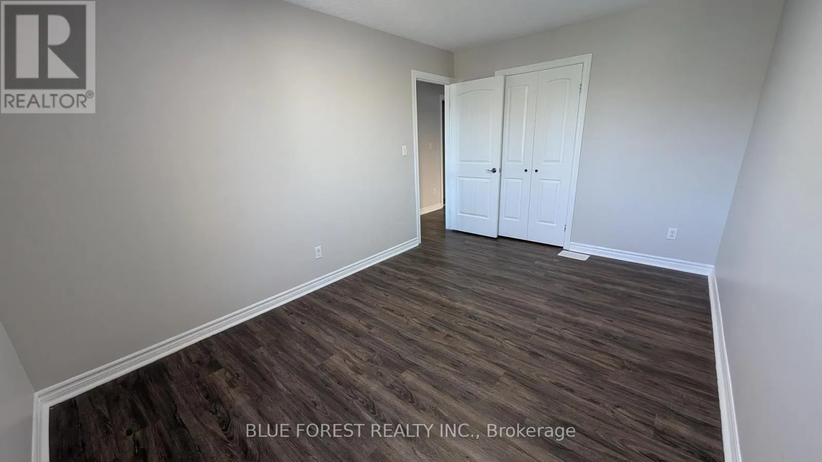 904 FRONTENAC CRESCENT