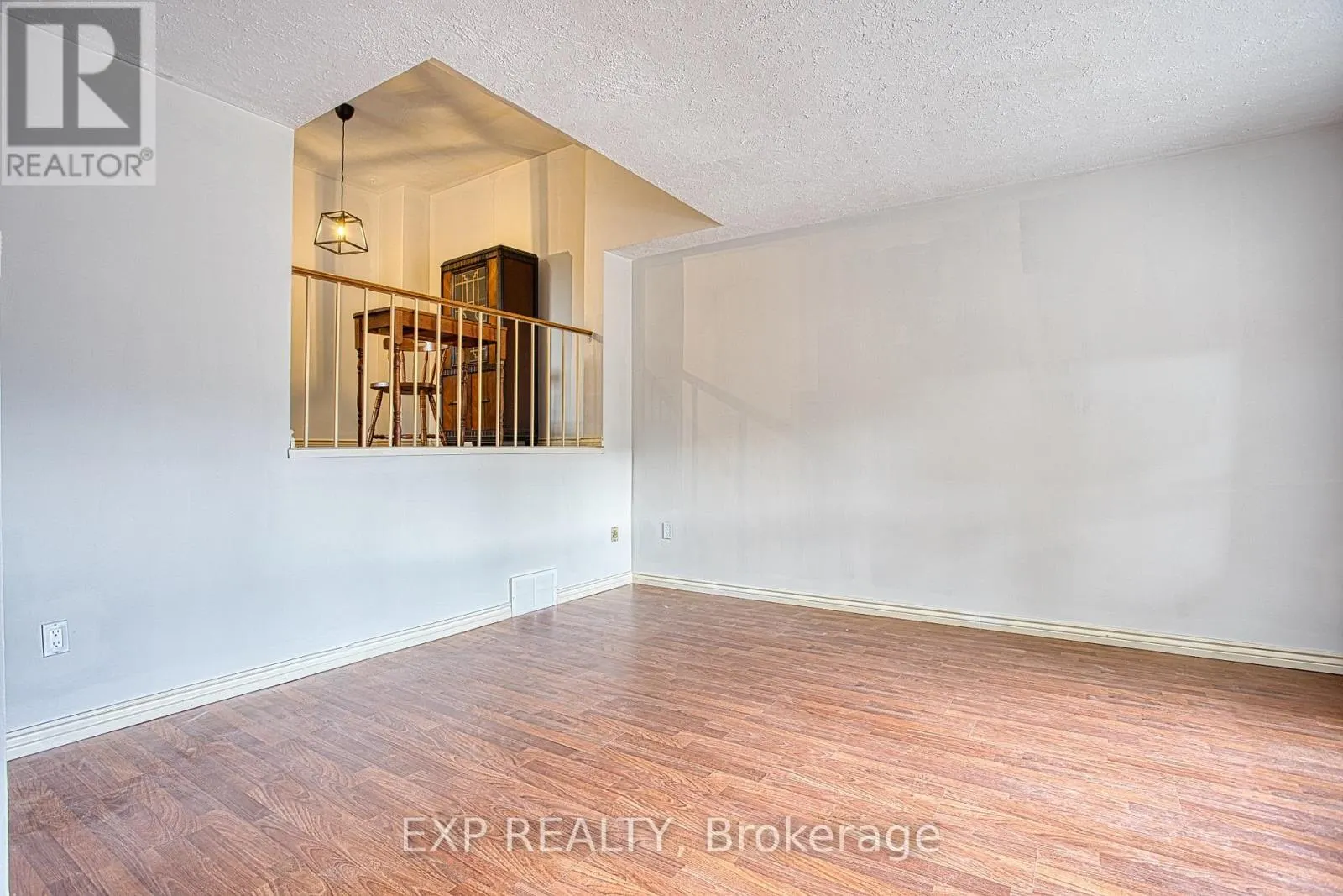 404 - 7 VIKING COURT