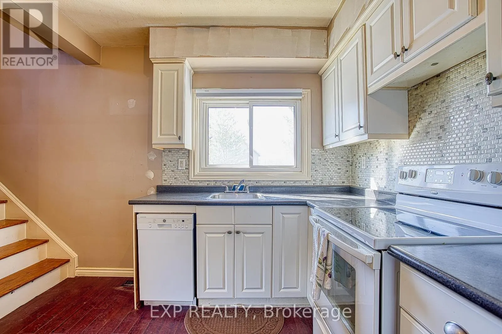 404 - 7 VIKING COURT