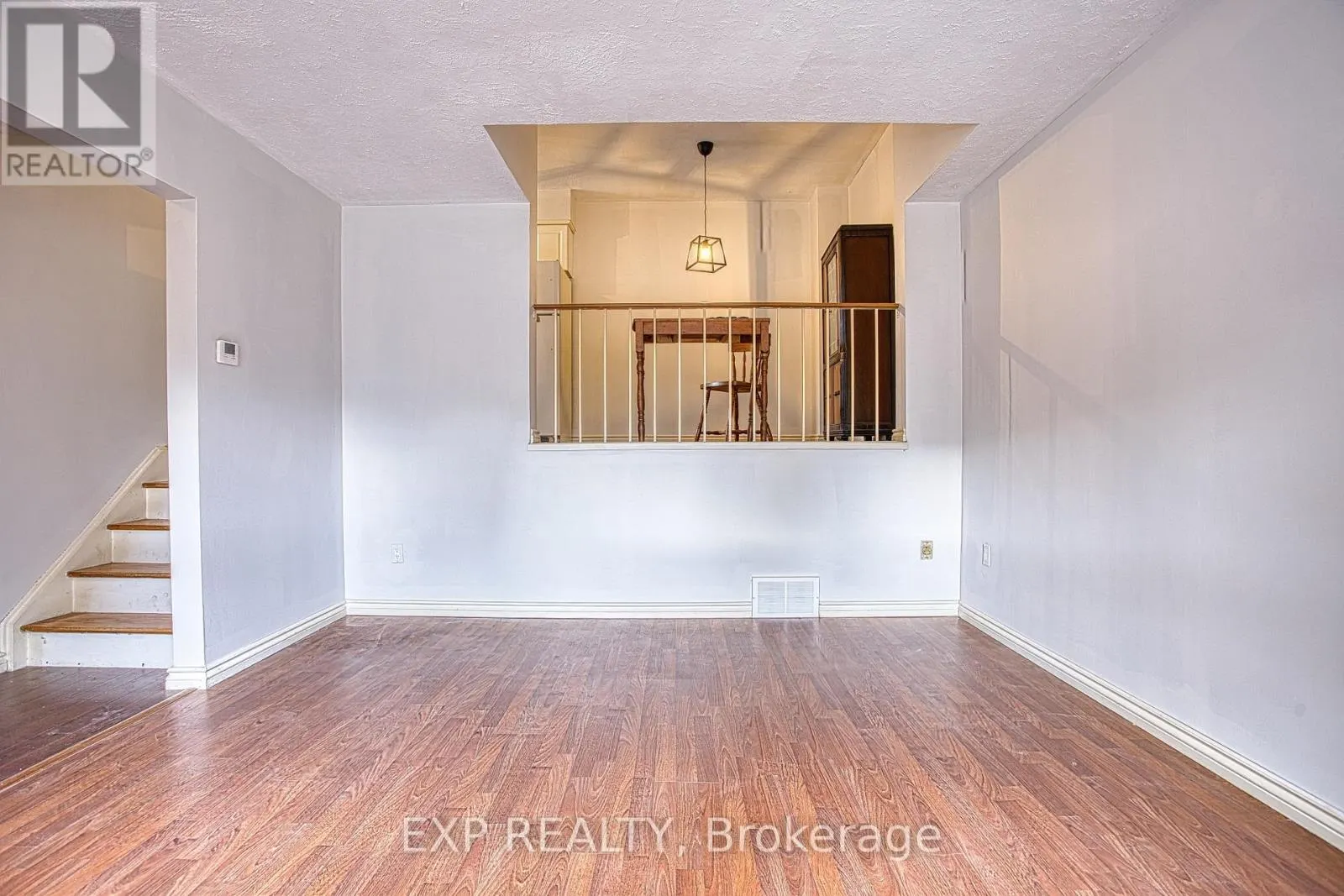 404 - 7 VIKING COURT