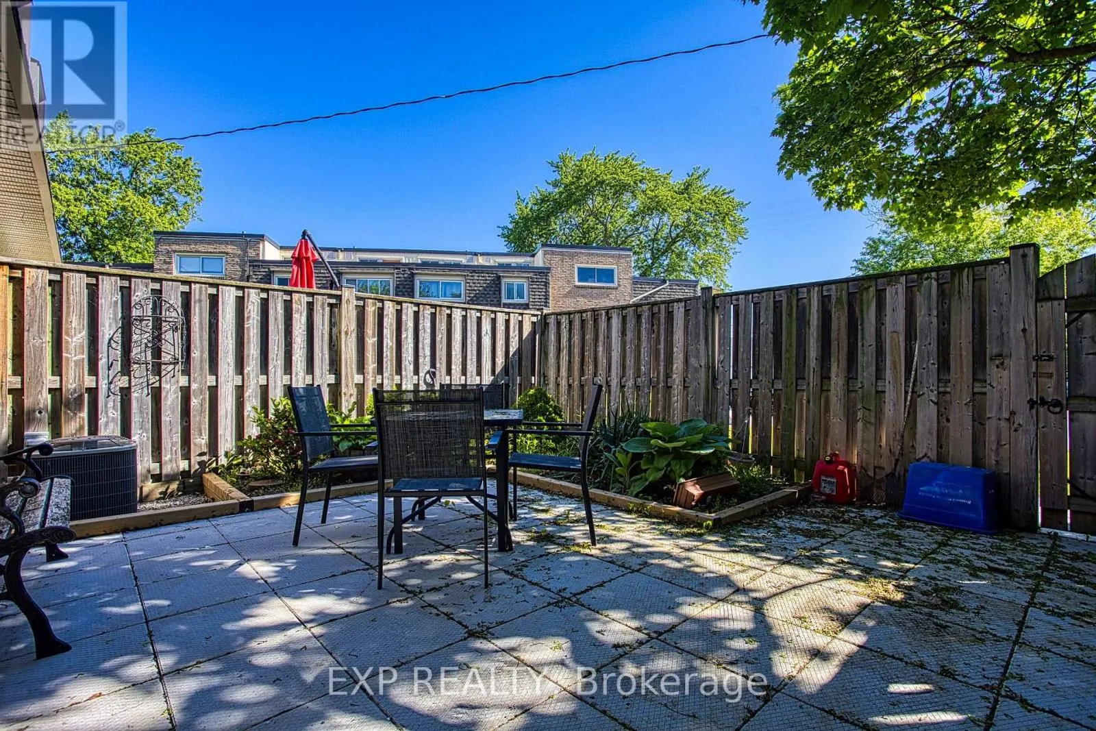 404 - 7 VIKING COURT