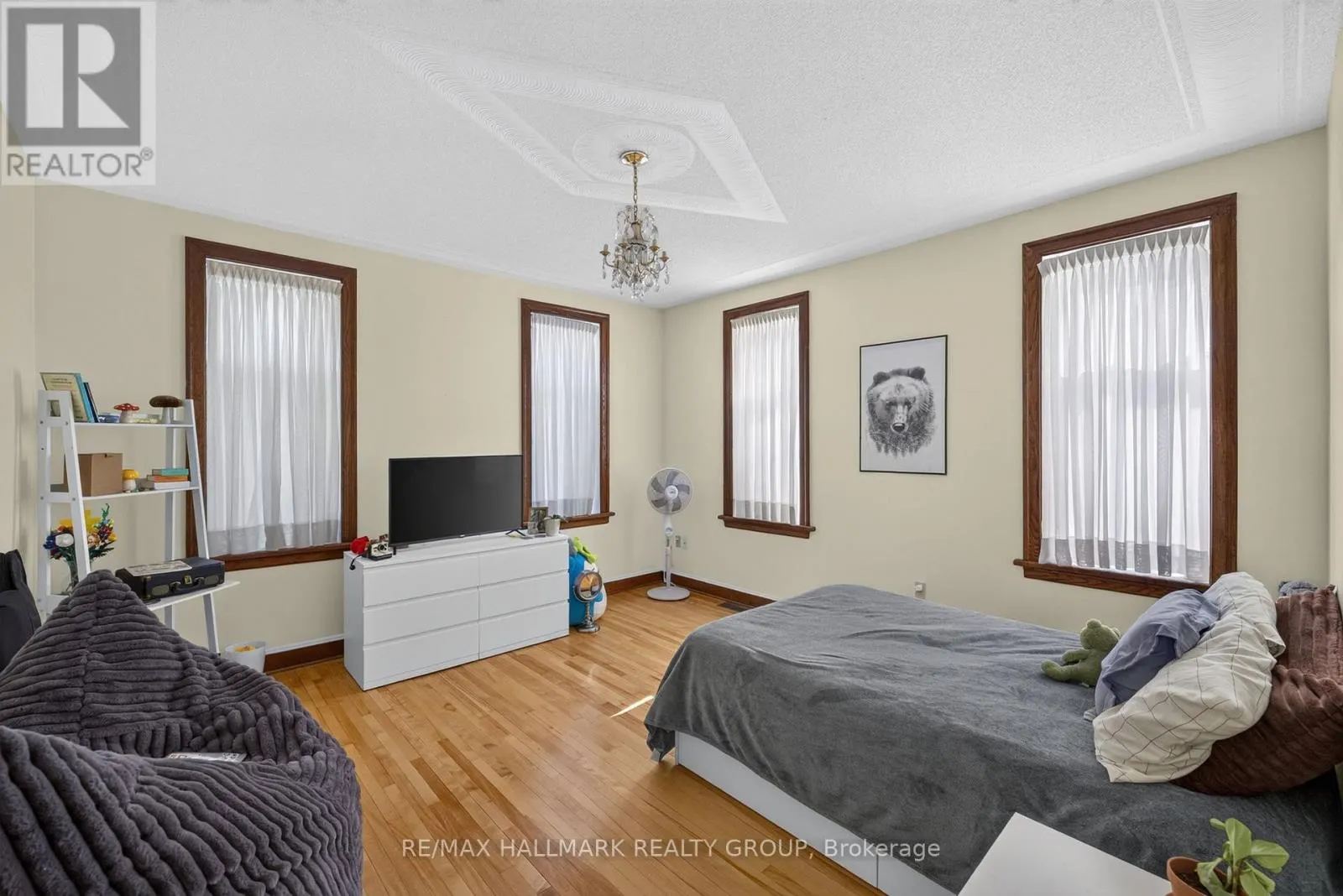 100 JOHN STREET N