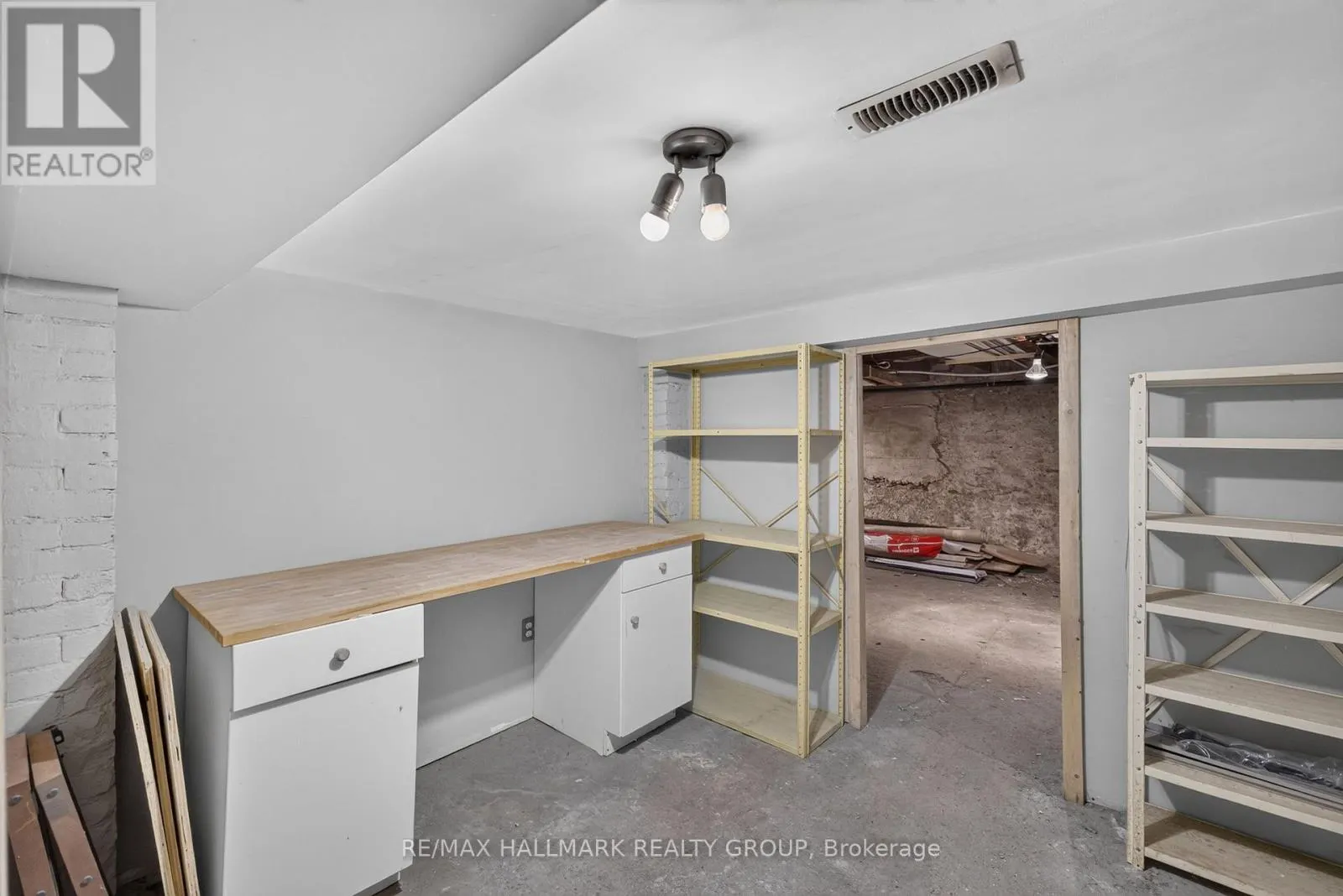 100 JOHN STREET N