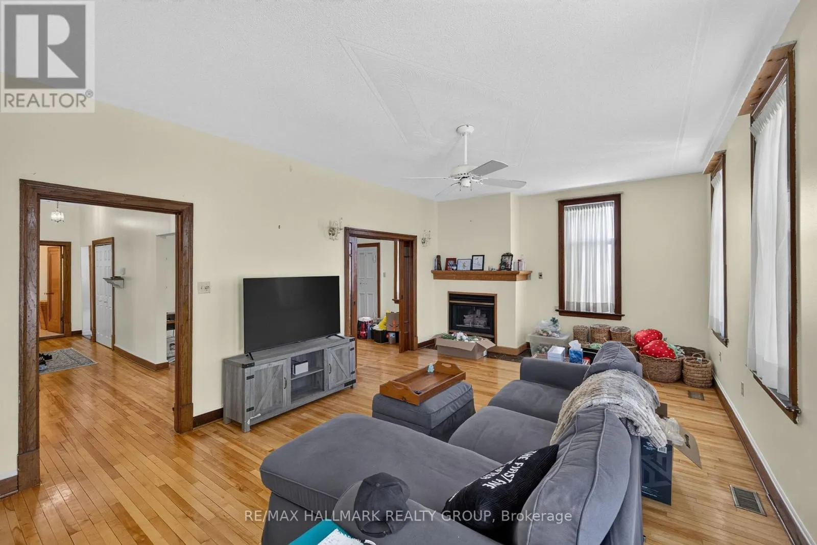 100 JOHN STREET N