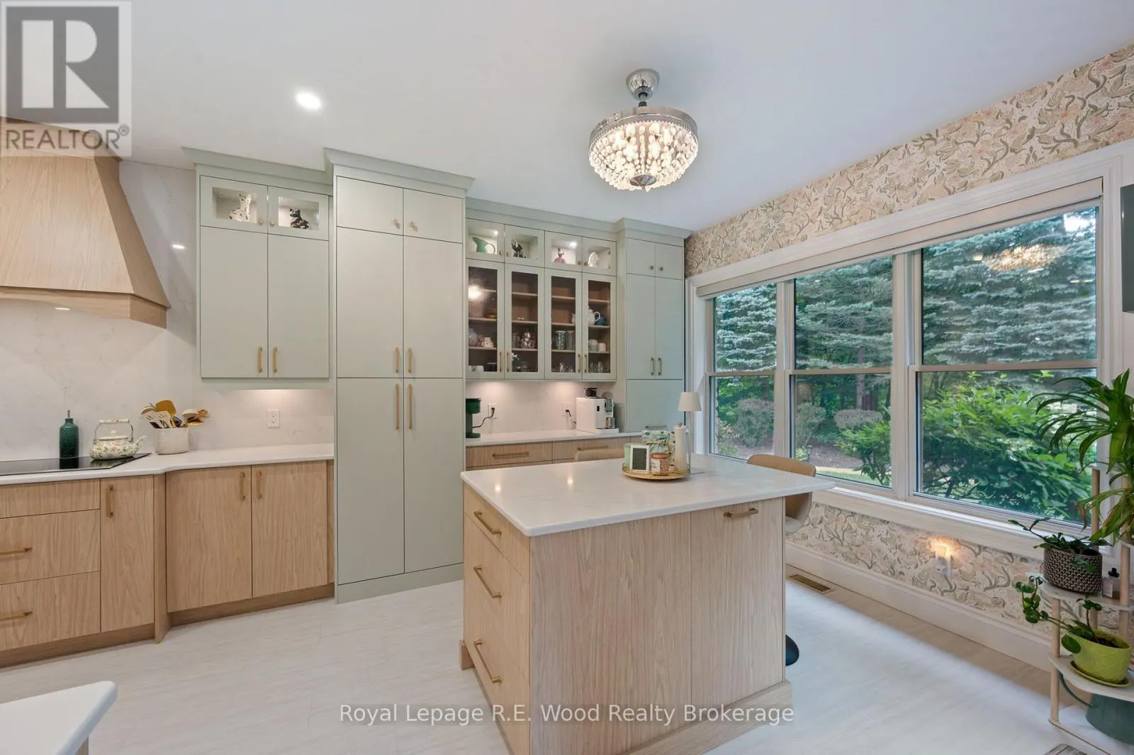 2 WHISPERING PINE LANE