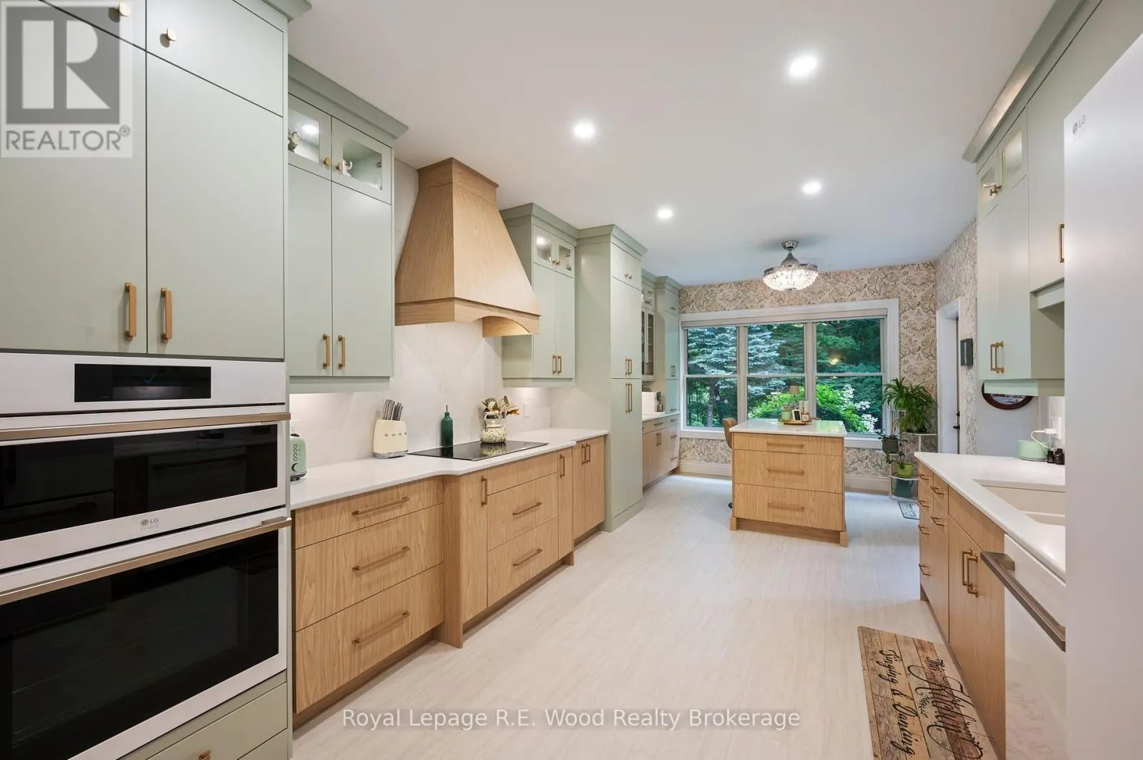 2 WHISPERING PINE LANE