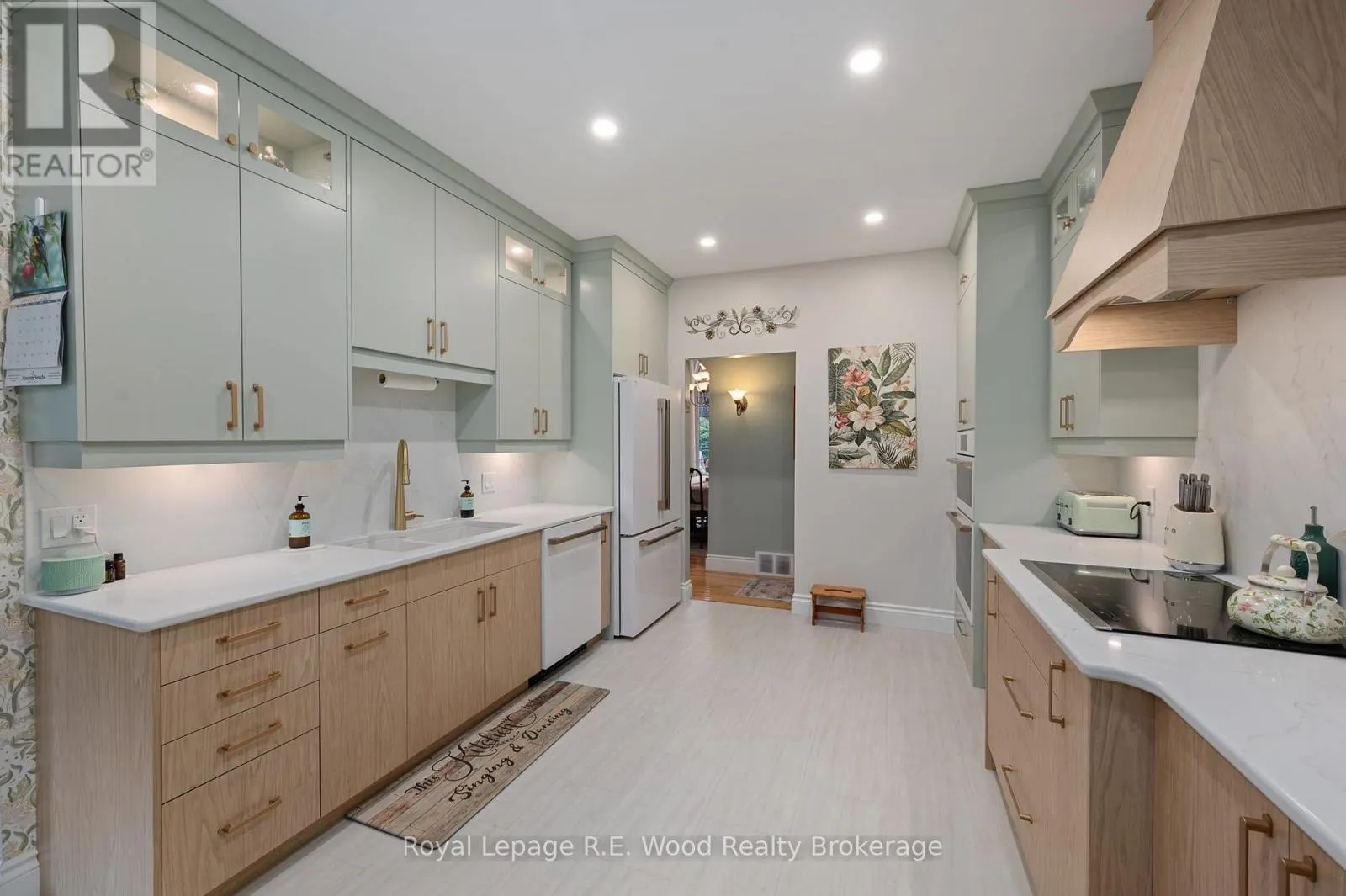 2 WHISPERING PINE LANE