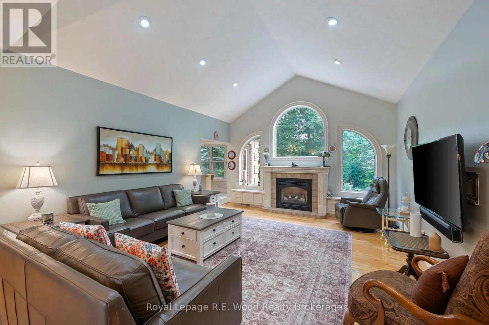 2 WHISPERING PINE LANE
