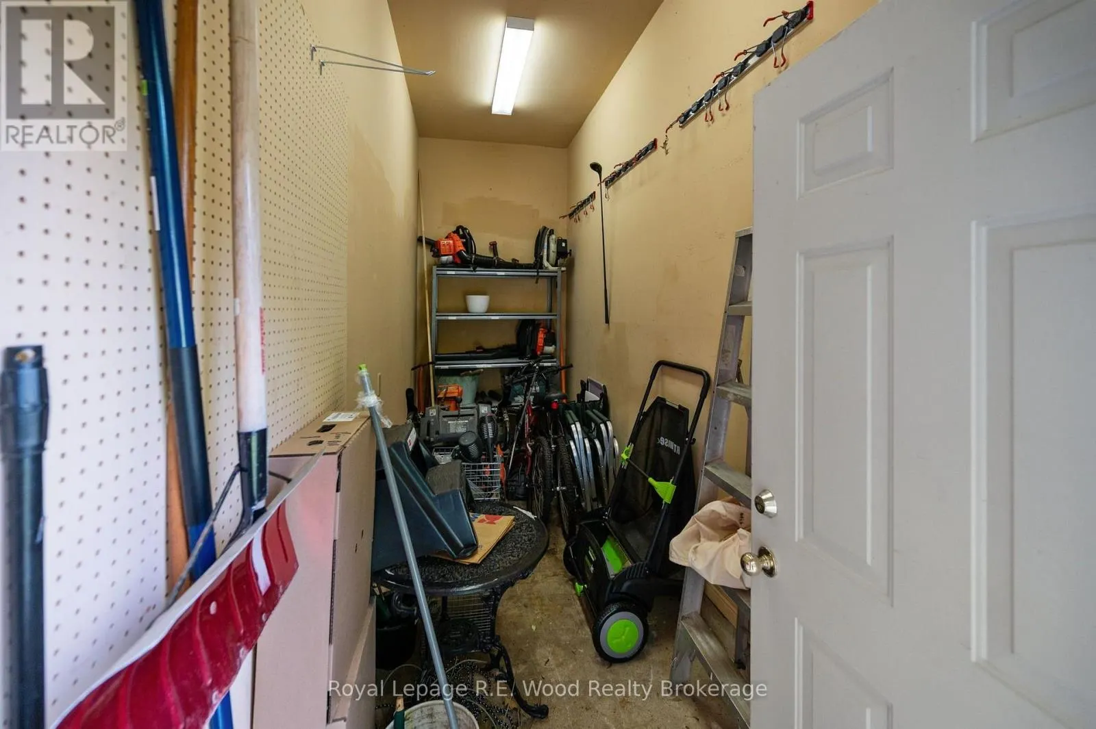 2 WHISPERING PINE LANE