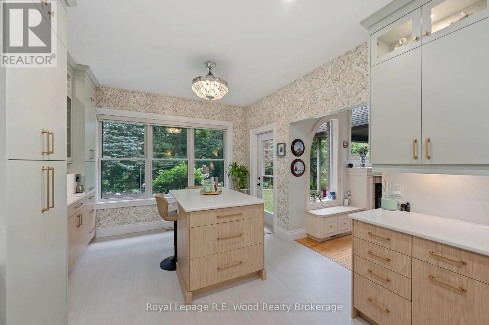 2 WHISPERING PINE LANE