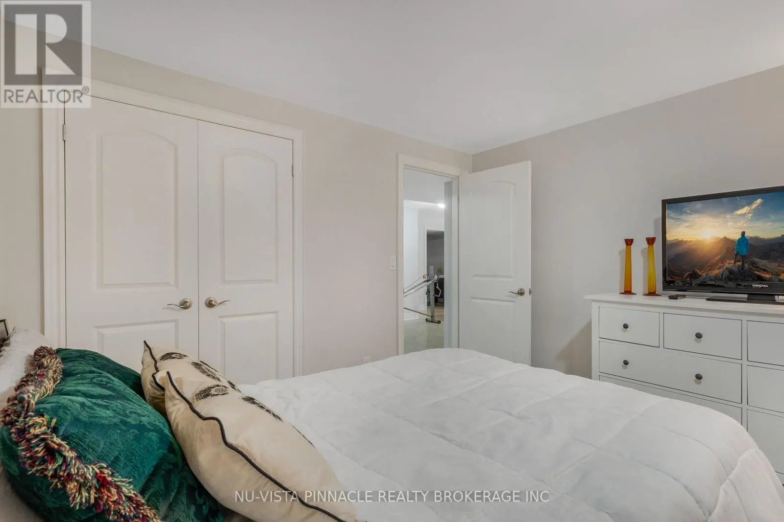 10 - 19 HILLSIDE DRIVE E #10