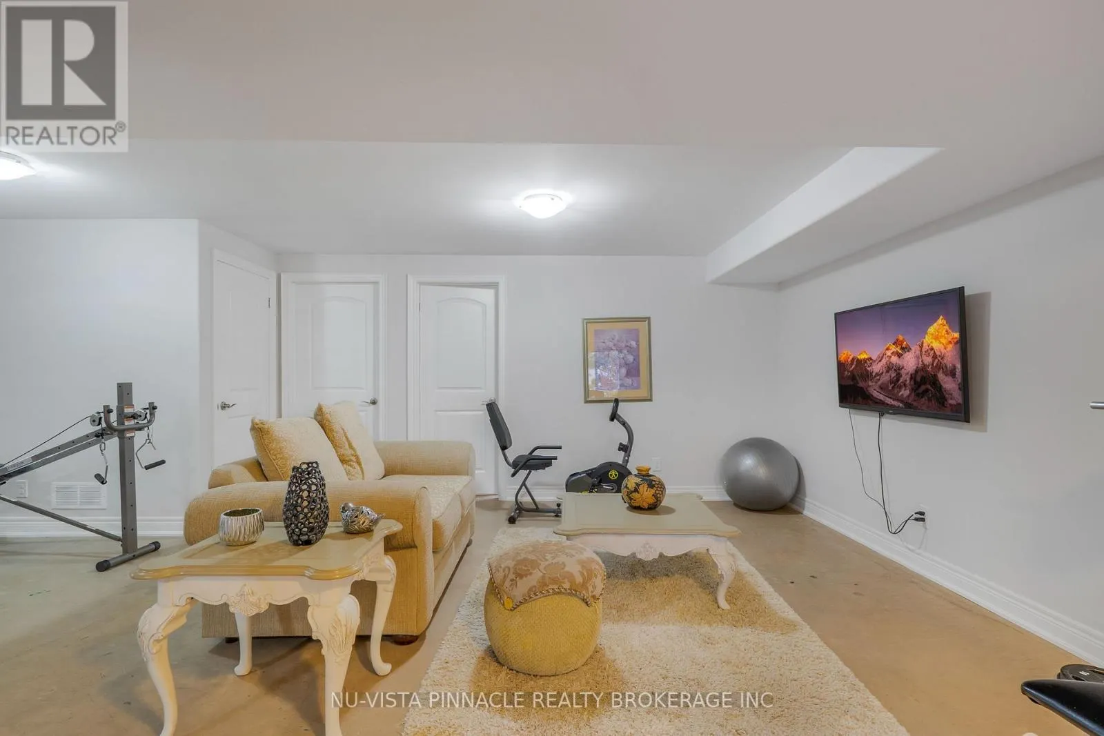 10 - 19 HILLSIDE DRIVE E #10