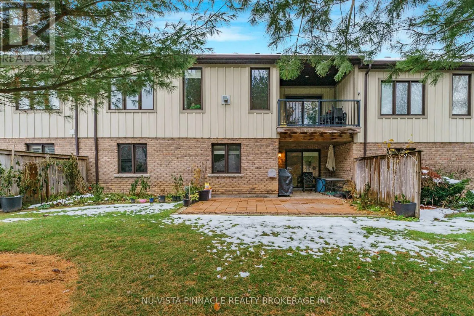 10 - 19 HILLSIDE DRIVE E #10