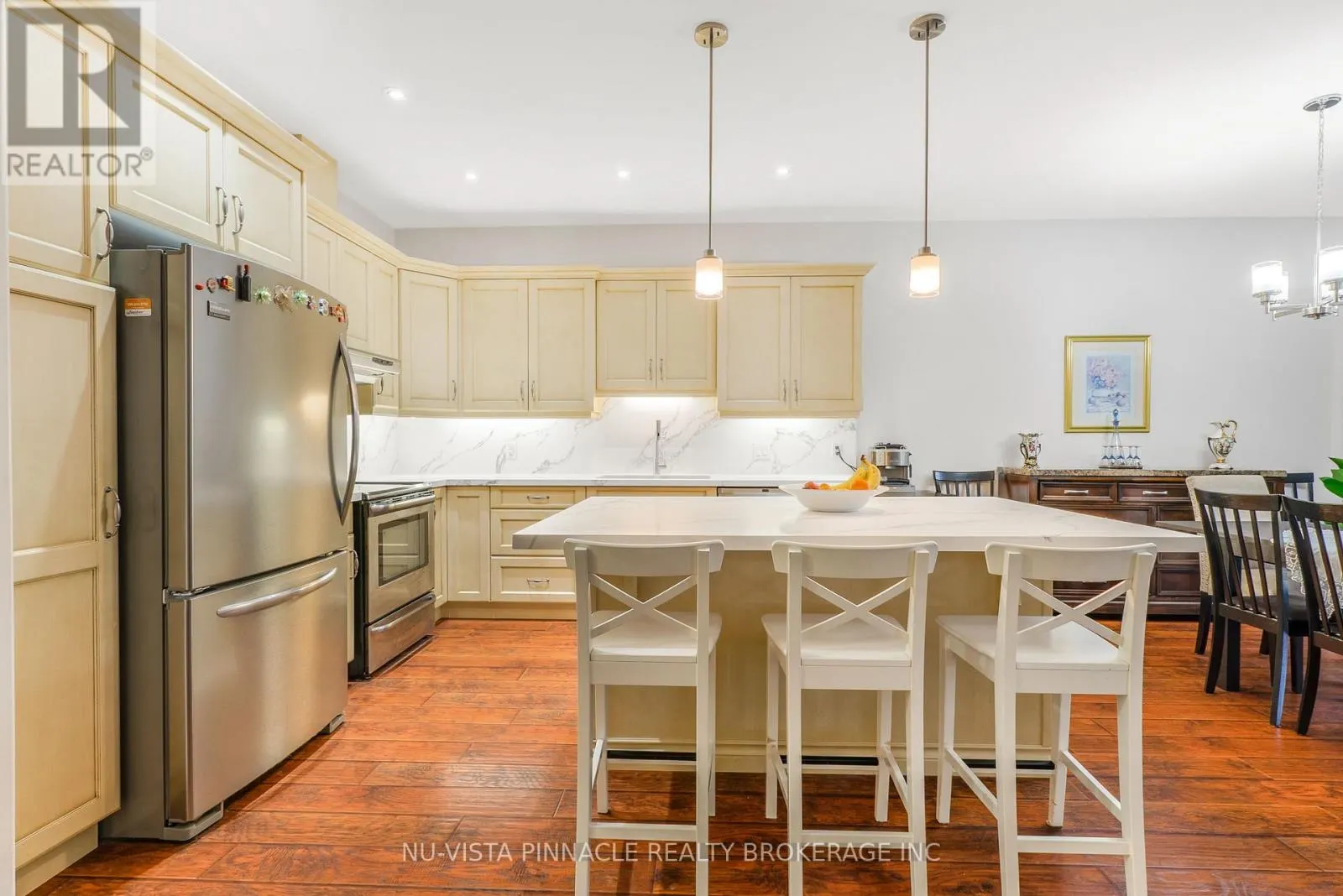 10 - 19 HILLSIDE DRIVE E #10