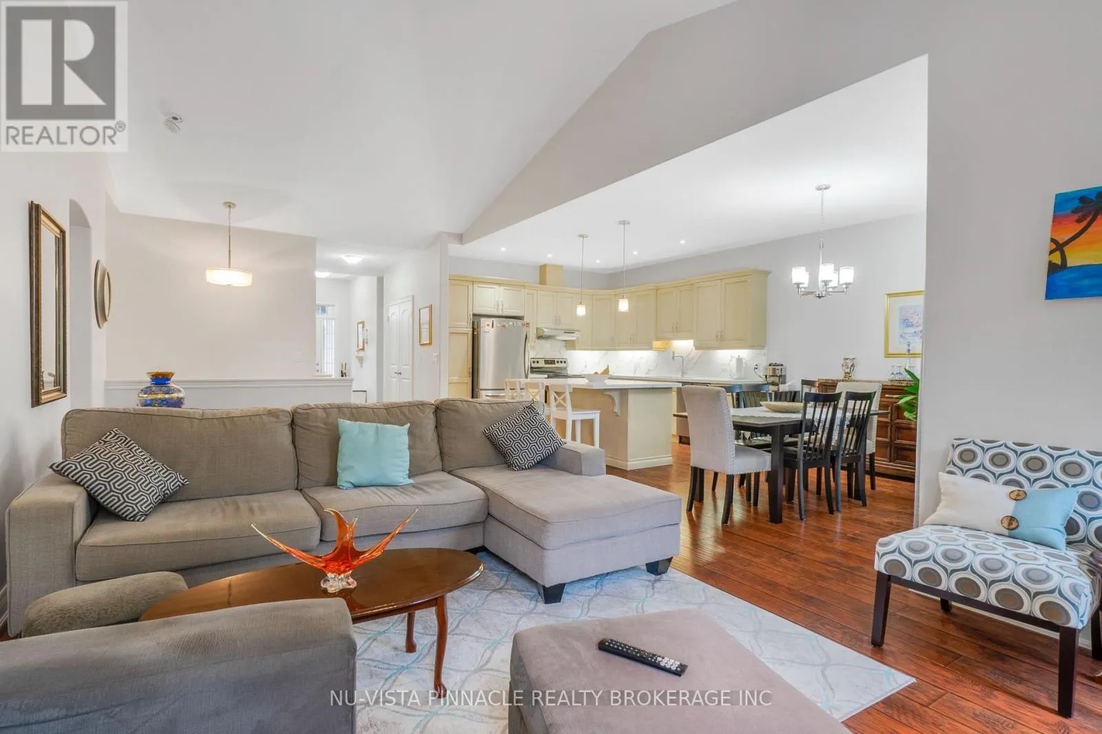 10 - 19 HILLSIDE DRIVE E #10