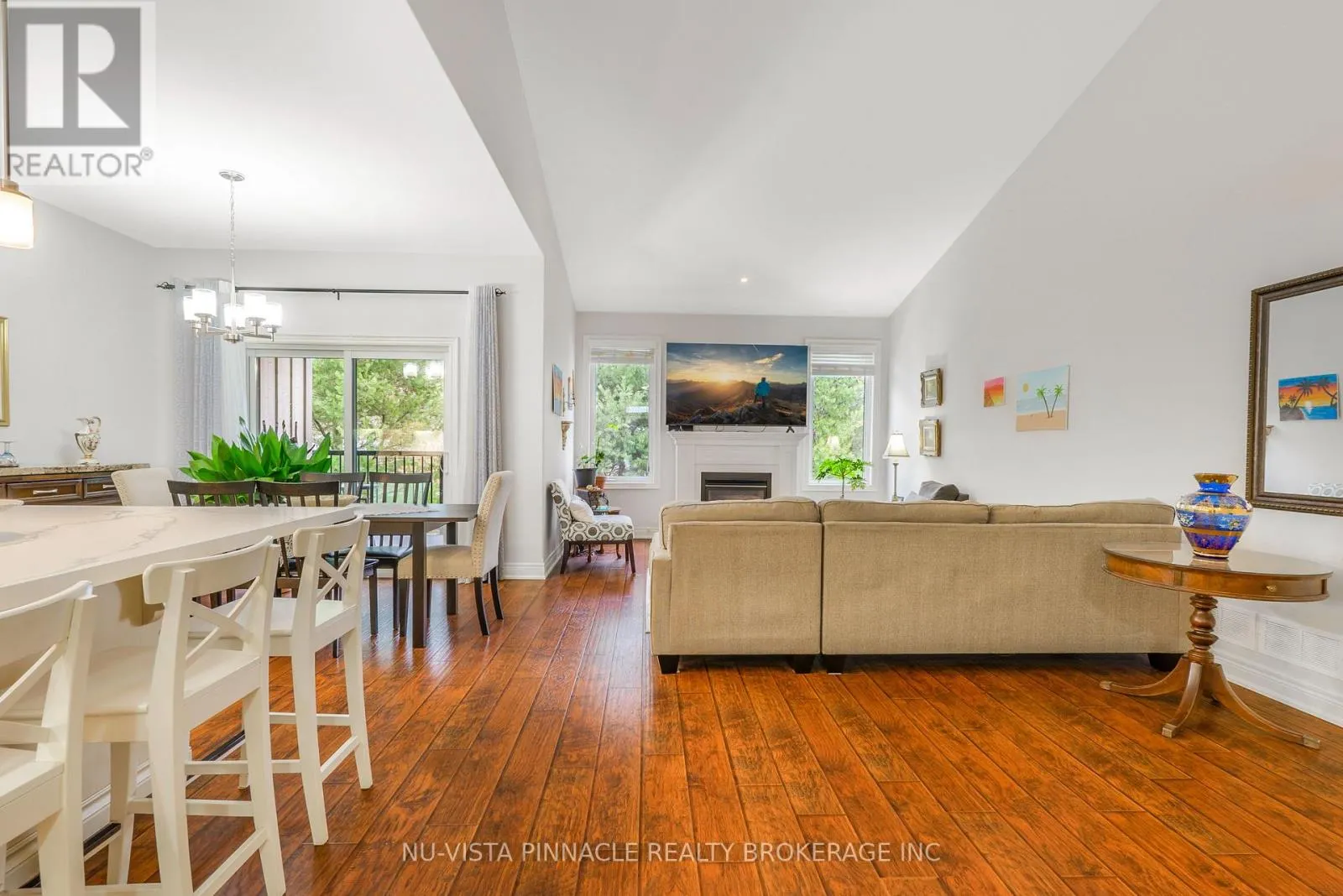 10 - 19 HILLSIDE DRIVE E #10