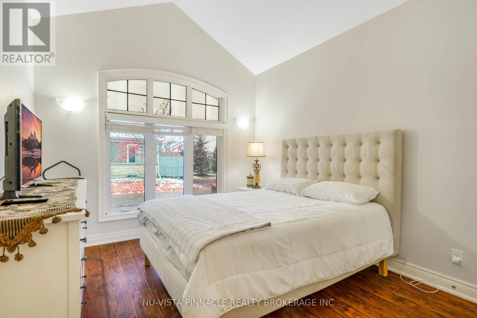 10 - 19 HILLSIDE DRIVE E #10
