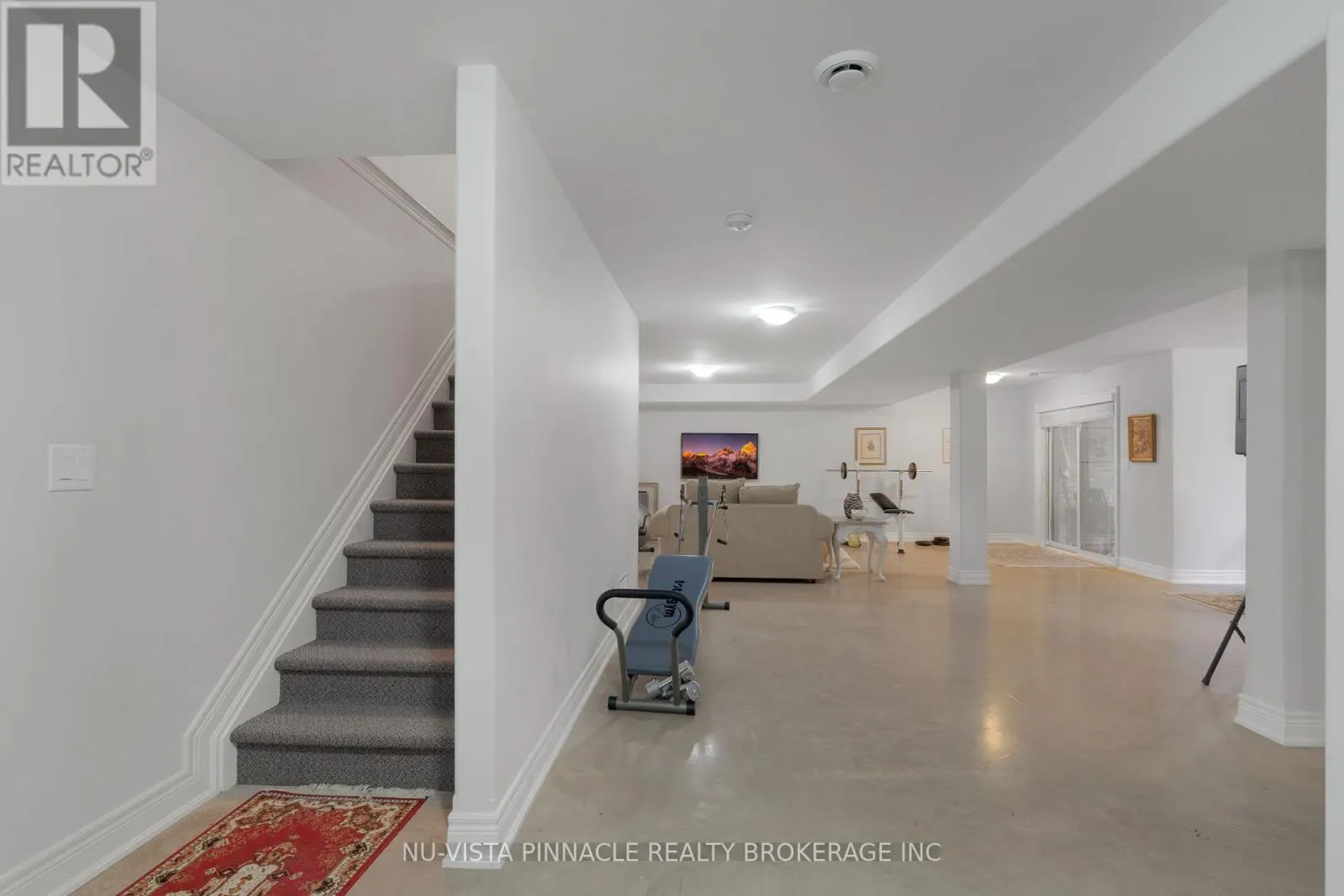 10 - 19 HILLSIDE DRIVE E #10