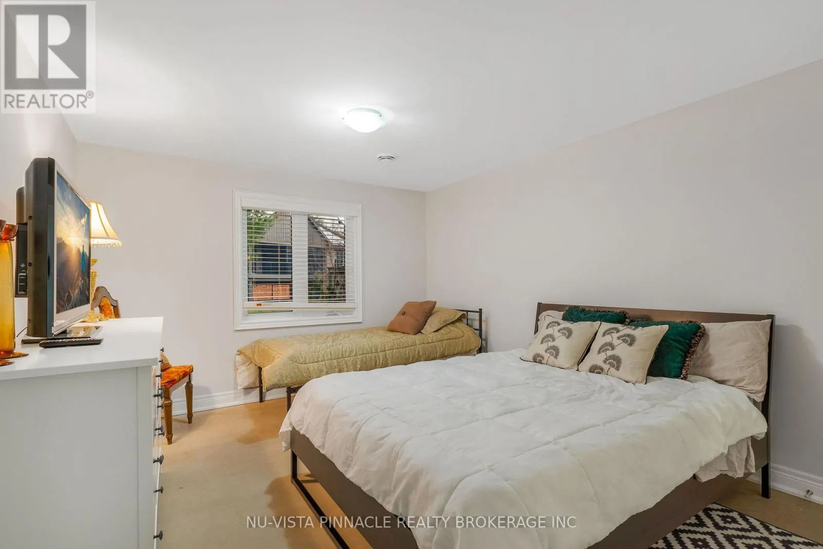 10 - 19 HILLSIDE DRIVE E #10