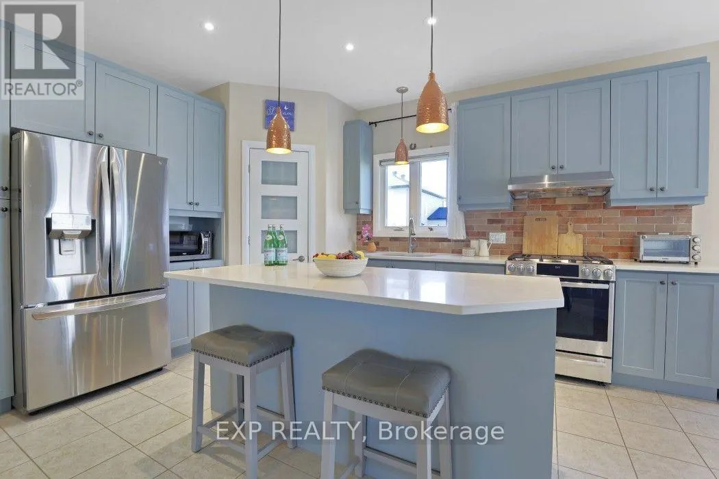 225 SUNSET CRESCENT