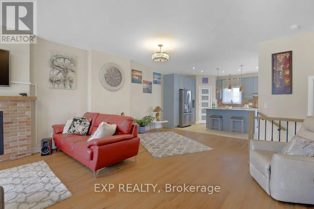 225 SUNSET CRESCENT