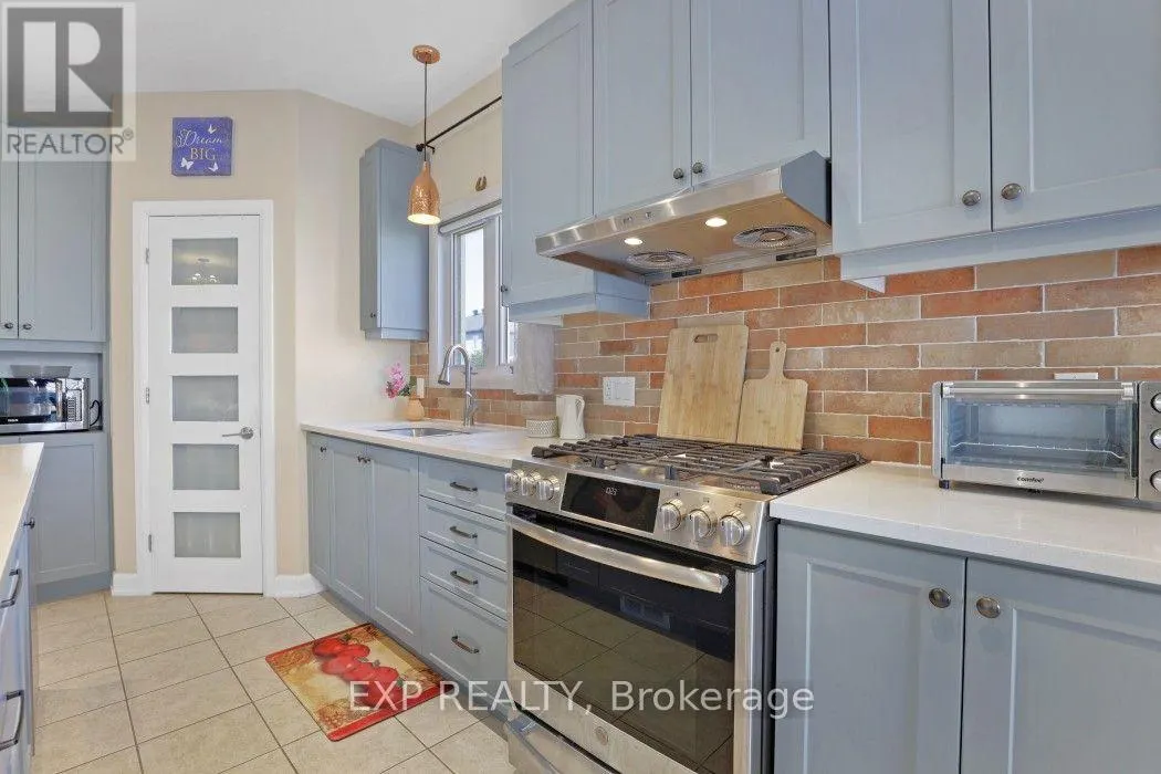 225 SUNSET CRESCENT